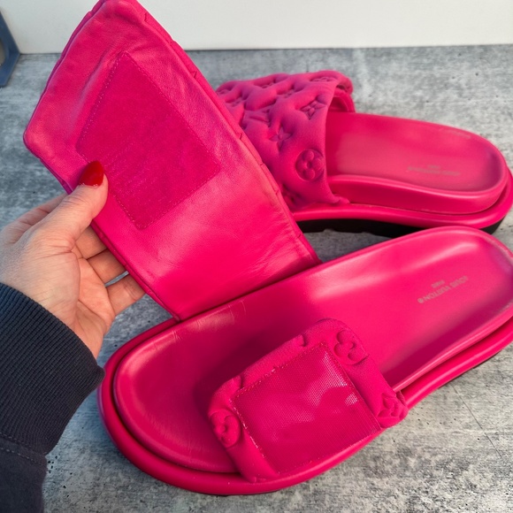 Louis Vuitton Pool Pillow Flat Comfort Slides - Picture 9 of 14